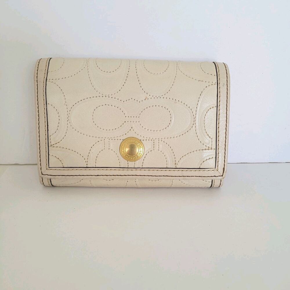 Coach Legacy Wallet Leather White Designer Medium Bifold Logo Retro‎ Stitch